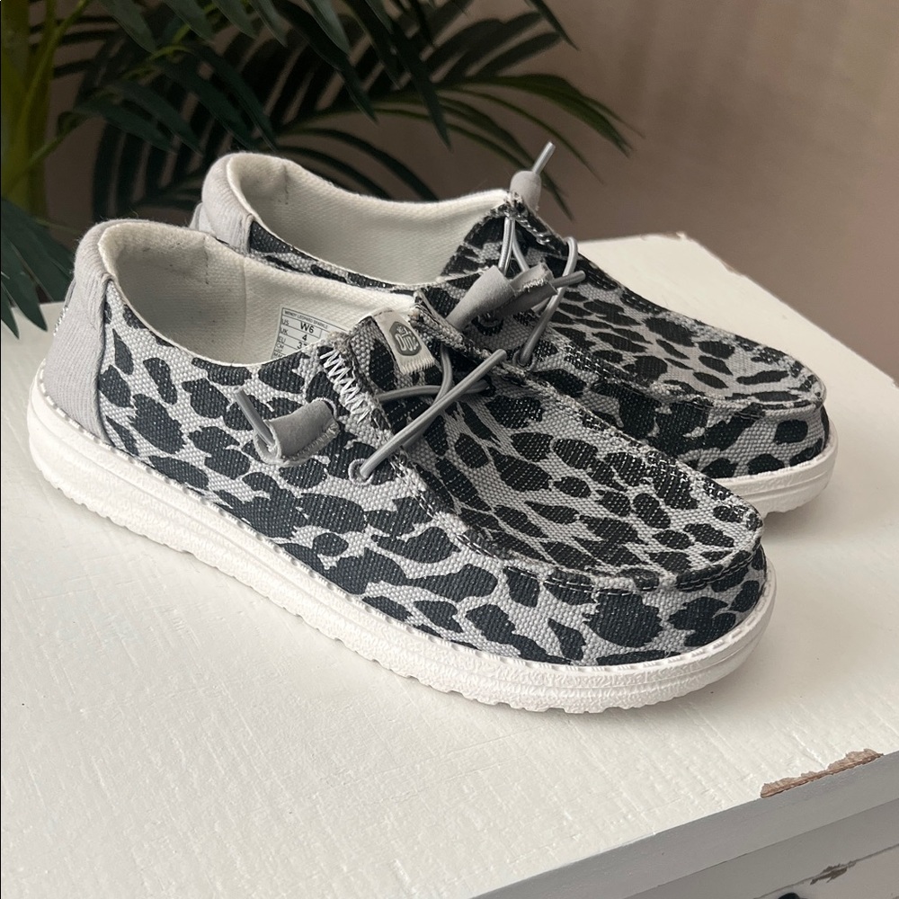 Hey Dude Women’s Wendy Leopard Sparkle Shoes - Picture 3 of 9